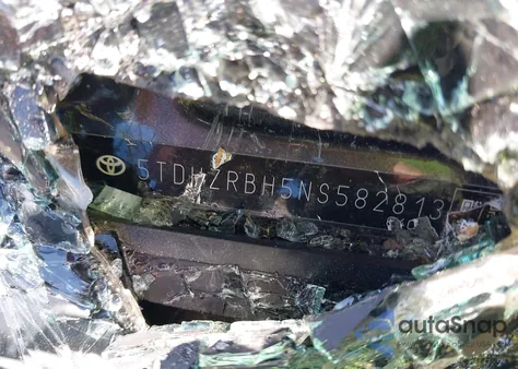 2022 Toyota Highlander Xle из США, поврежденный, VIN 5TDHZRBH5NS582813